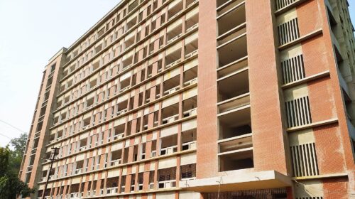 দুই দফা সময় বাড়িয়েও শেষ হয়নি এমসি কলেজের দশতলা ভবনের নির্মাণ কাজ