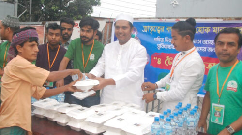 ক্লিন সিটি সামাজিক সংগঠনের উদ্যোগে নগরীতে ৪ টেখায় ইফতার বিতরণ