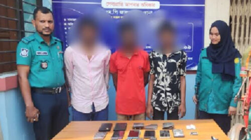 নগরীতে ছিনতাইকারীদের আস্তানা থেকে মুঠোফোন-বিদেশি মুদ্রা উদ্ধার, গ্রেফতার৩