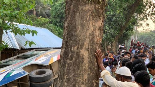 জুড়ীতে বাস দুর্ঘটনায় ত্রিশোর্ধ্ব আহত