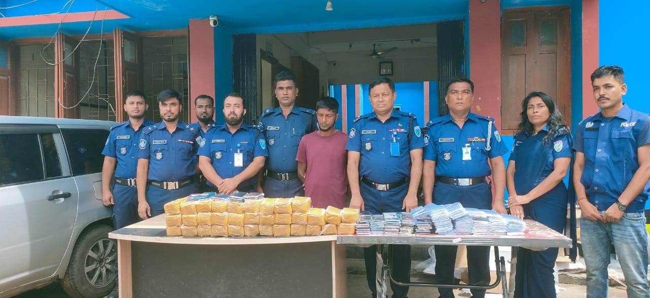 জৈন্তাপুরে প্রাইভেট গাড়ী সহ ৪৫ লক্ষ টাকা মুল্যের ভারতীয় ২৯৭ পিস মোবাইল আটক