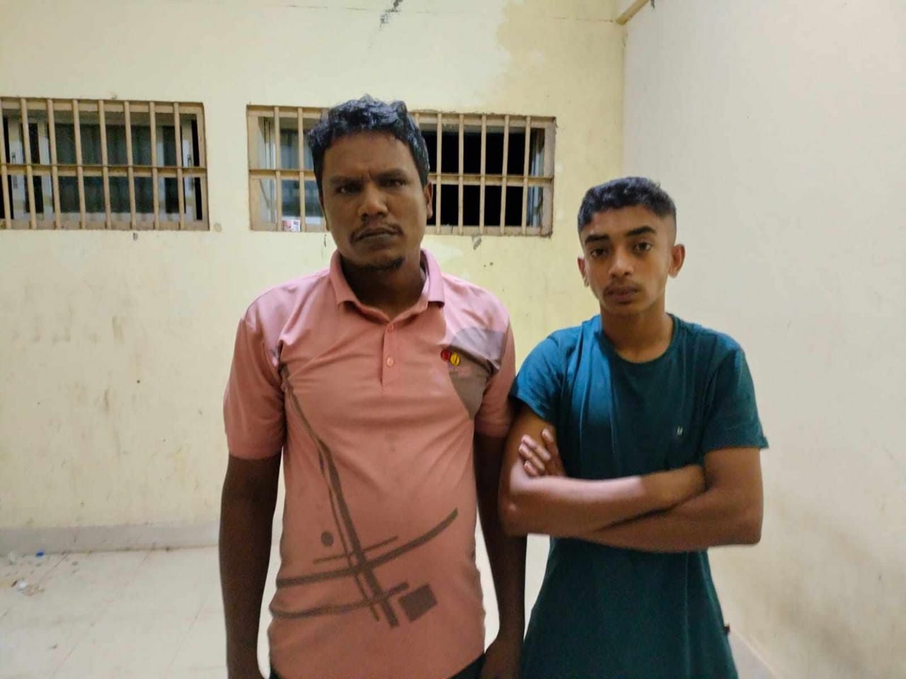 দোয়ারাবাজারে ভারতীয় চিনিসহ আটক-২