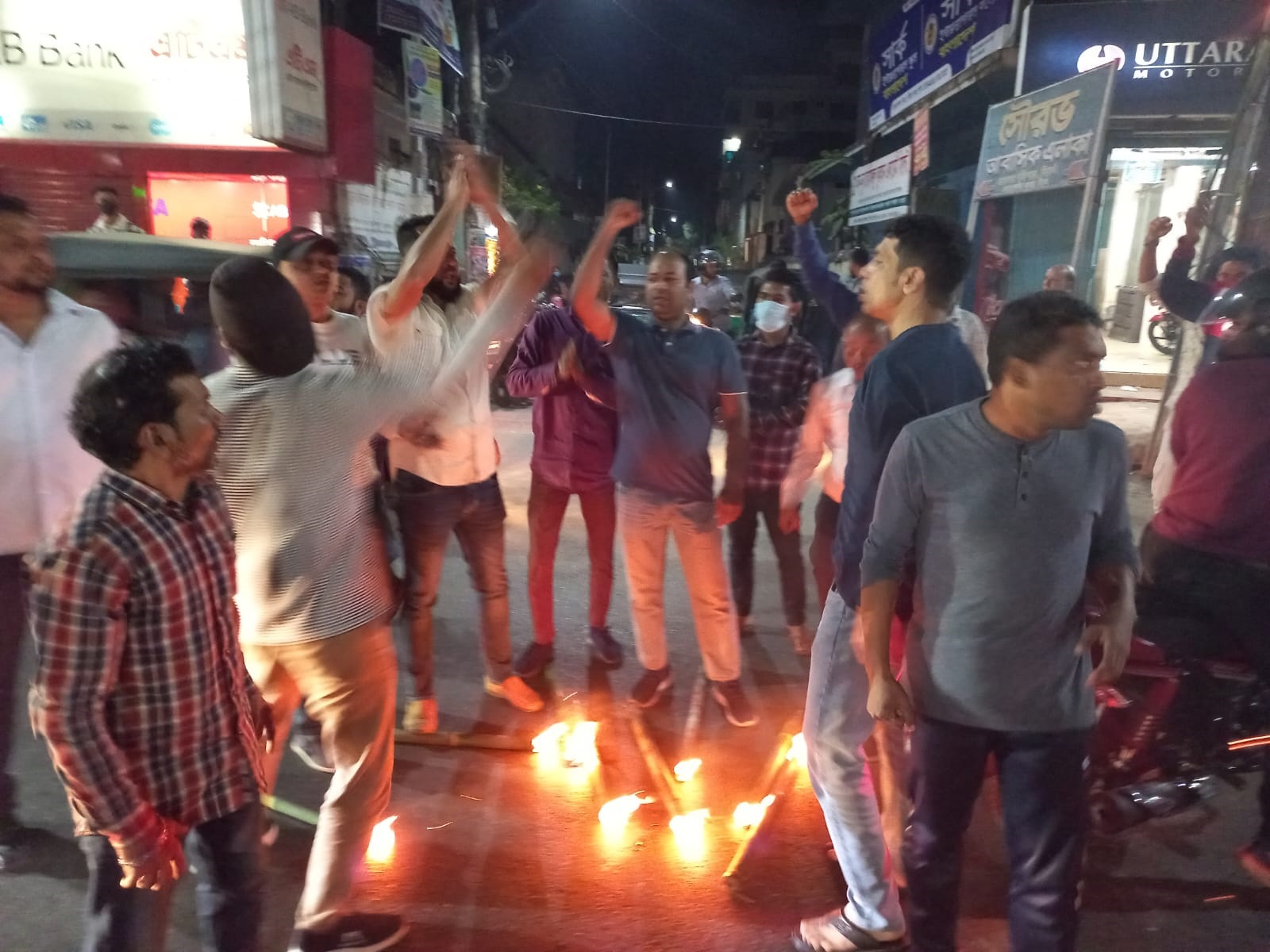 সিলেটে স্বেচ্ছাসেবক দলের মশাল মিছিল