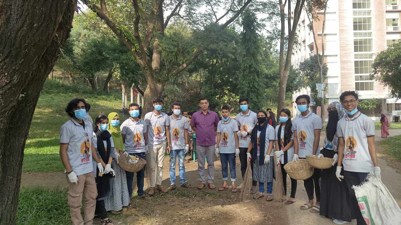 এমসি কলেজ ক্যাম্পাস পরিষ্কার করেছে থিয়েটার মুরারিচাঁদ