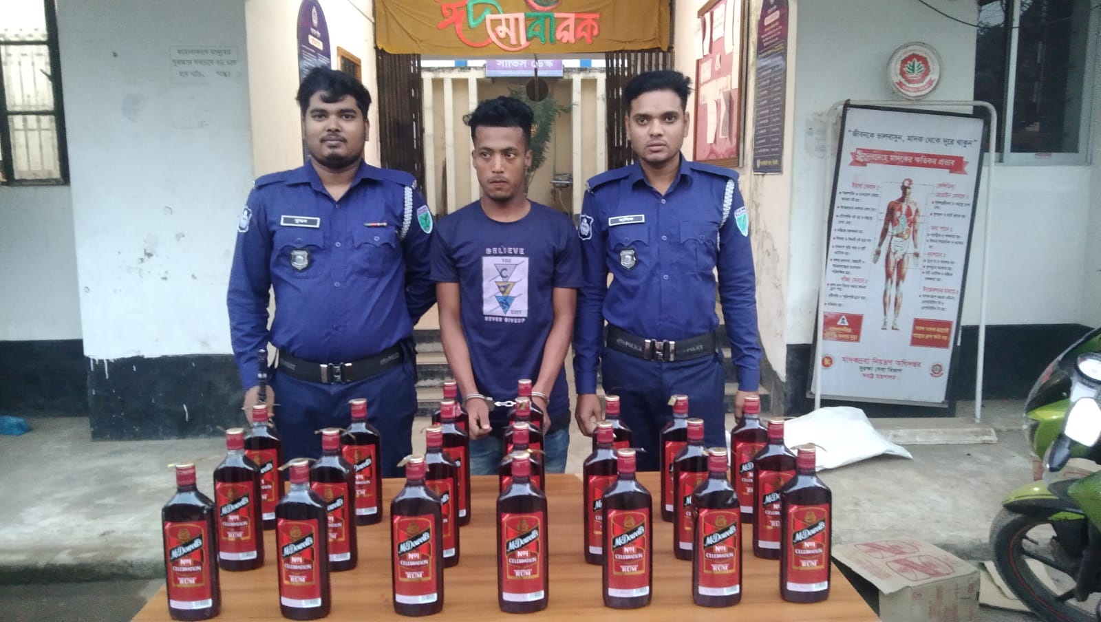সিলেটে ২৪ বোতল ভারতীয় মদ সহ ১ জন গ্রেপ্তার