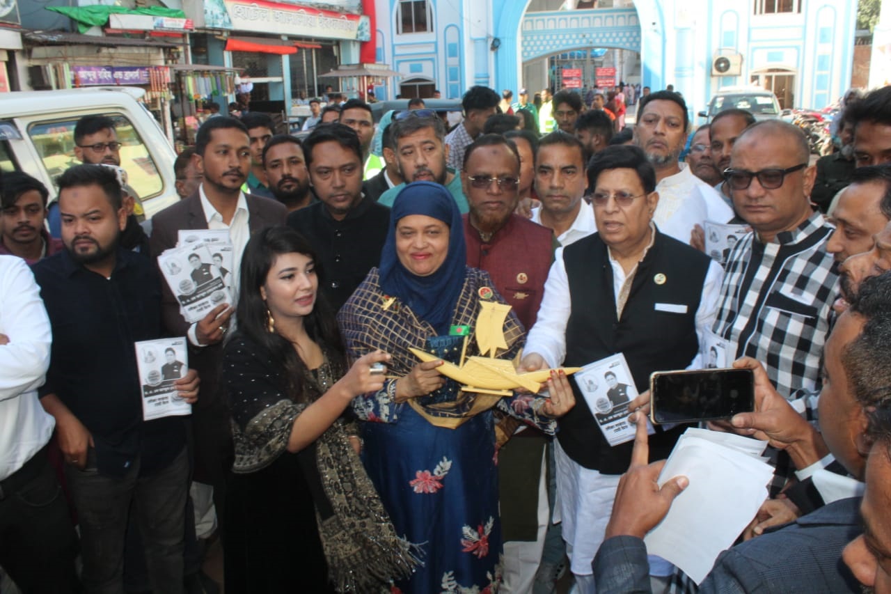 ড. এ কে আব্দুল মোমেনের নির্বাচনী প্রচারণা  শুরু