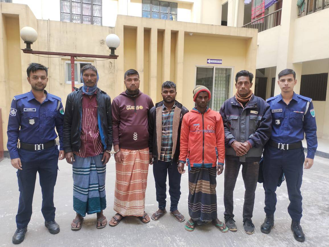 গোয়াইনঘাটে জুয়া খেলার সরঞ্জামসহ ৫ জন গ্রেপ্তার