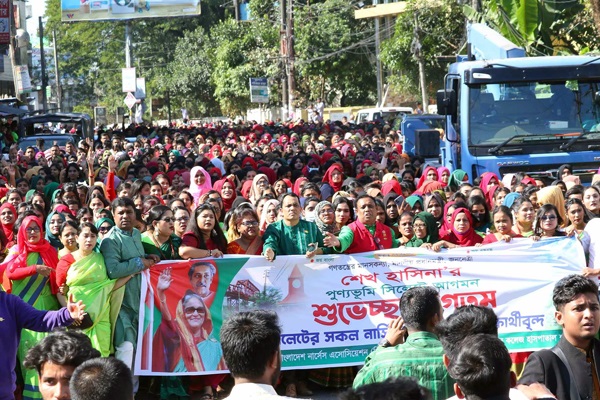 সিলেটের জনসভায় নারীদের ঢল