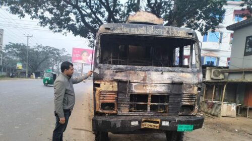 সিলেটে ট্রাকে আগুন : চালক ও হেলপার আহত