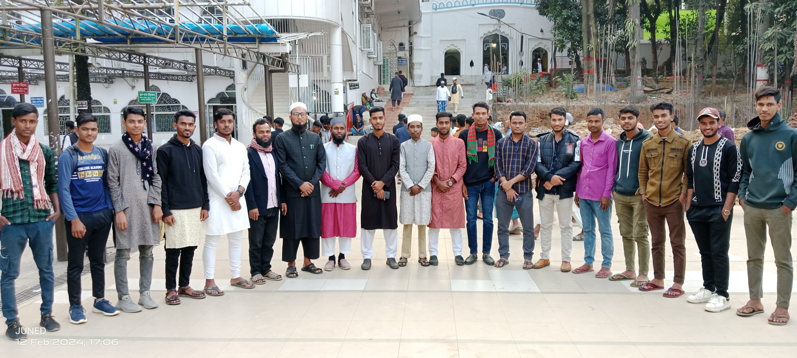 মাজার জিয়ারতের মধ্যে দিয়ে প্রত্যাশা যুব সংঘের আনুষ্ঠানিক কার্যক্রম শুরু