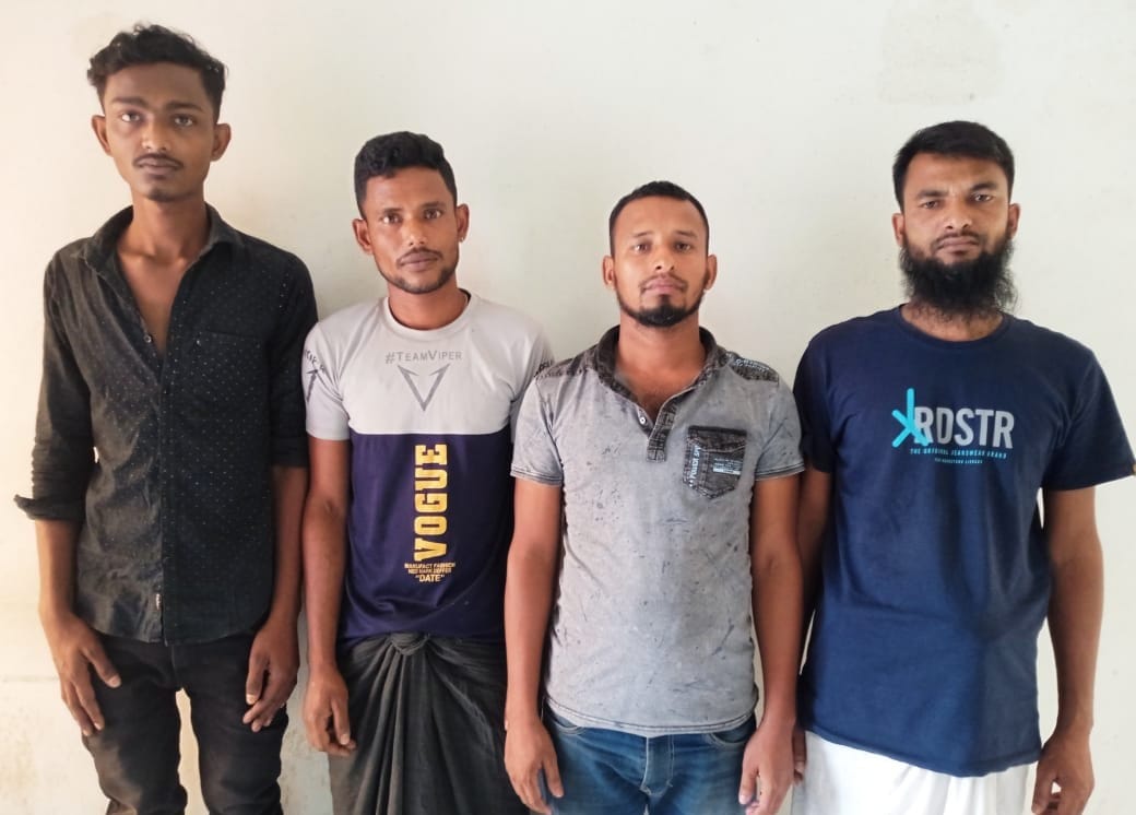 সিলেটে ৪৪ লাখ টাকার ভারতীয় চিনিবোঝাই দুটি ট্রাকসহ চারজন আটক