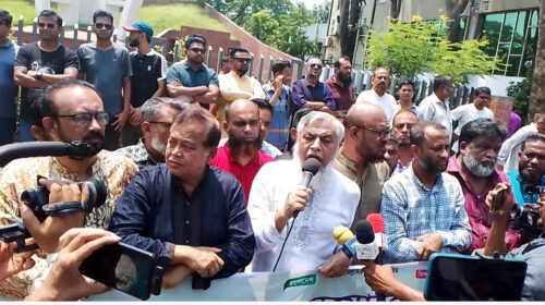 সিসিকের হোল্ডিং ট্যাক্স বৃদ্ধির প্রতিবাদে মহানগর বিএনপির মানববন্ধন