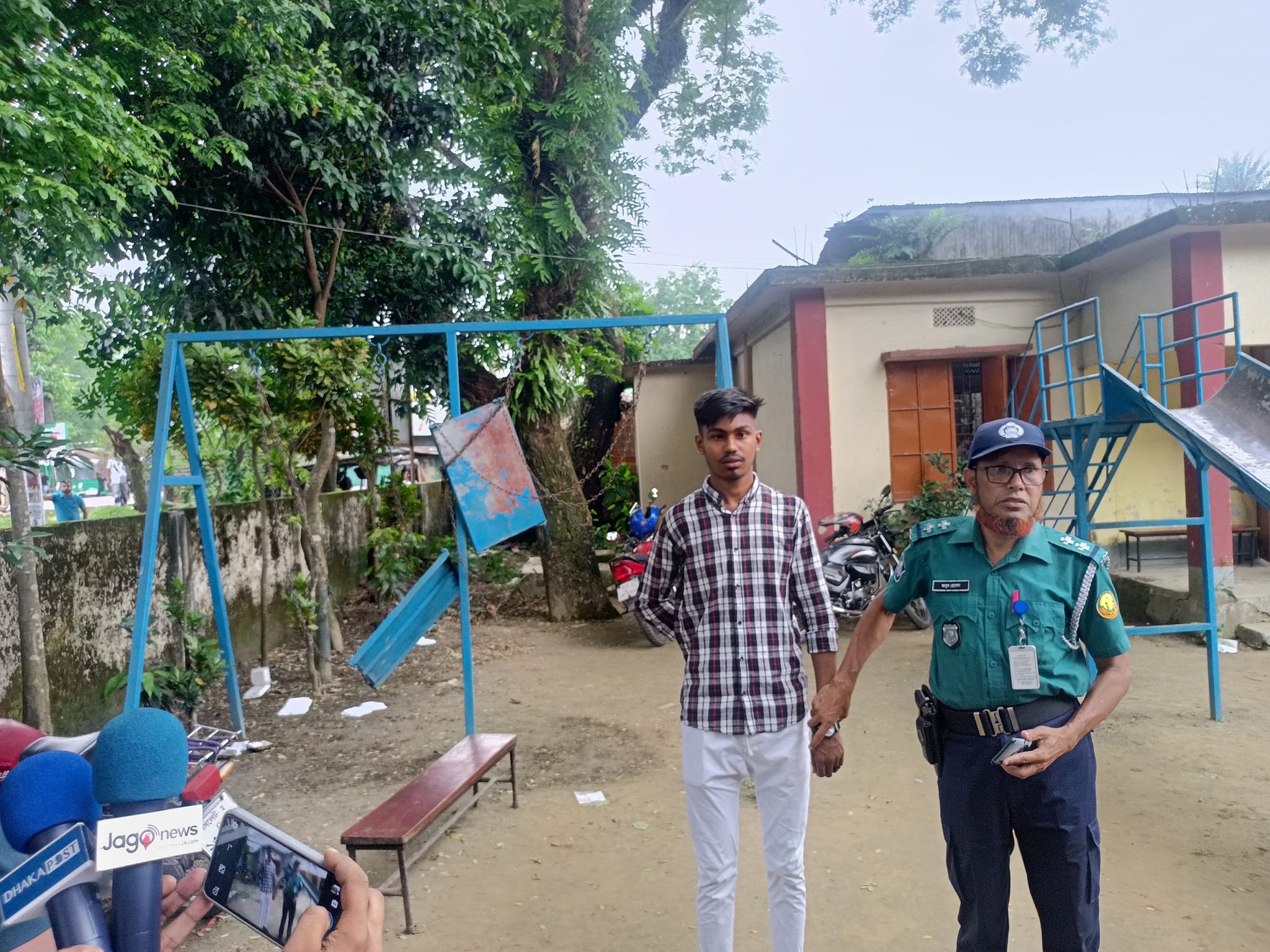 সিলেটে জাল ভোট দিতে গিয়ে যুবক আটক