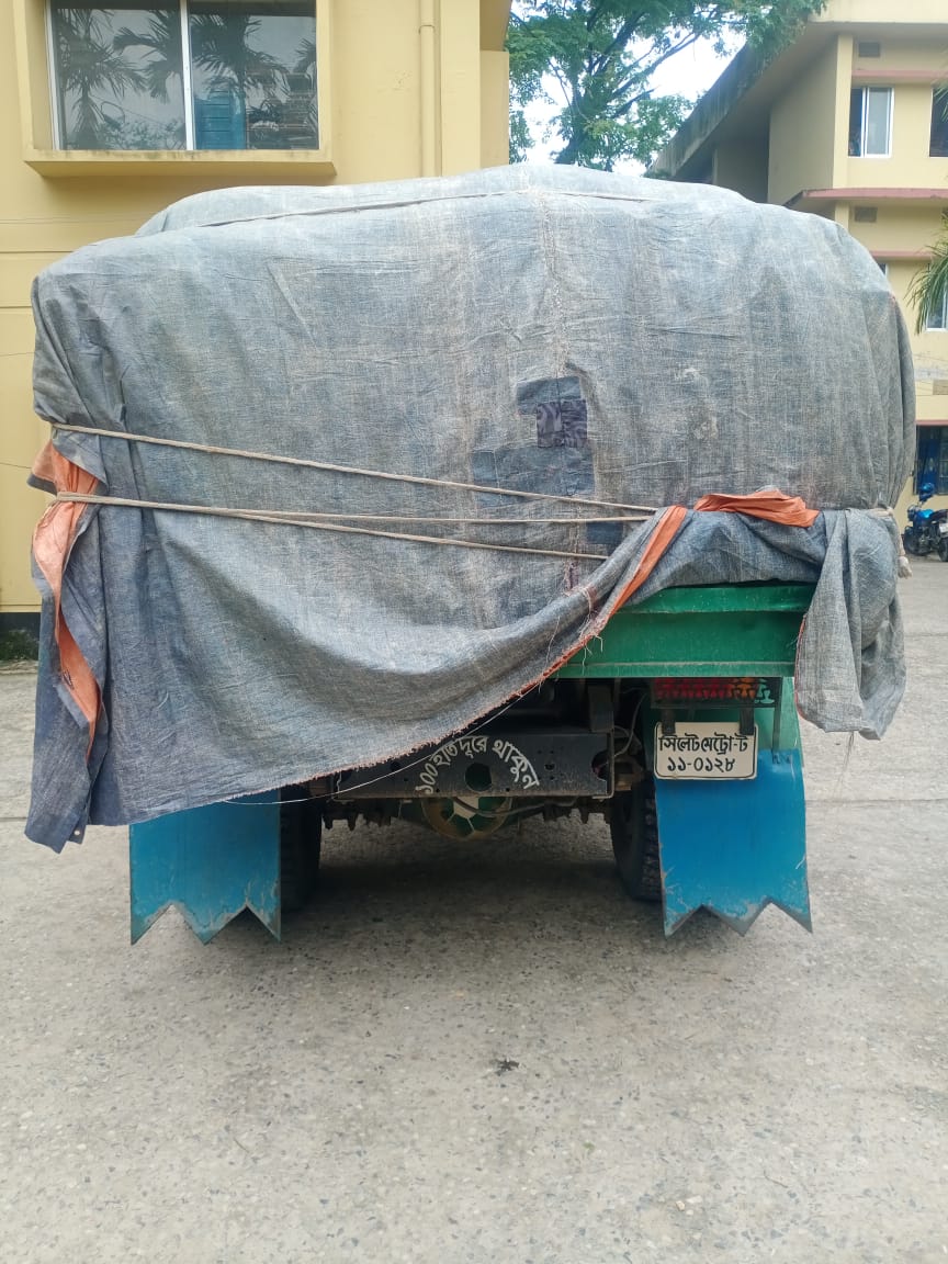 সিলেটে প্রায় ৯ লাখ টাকার ভারতীয় চিনি সহ ২ জন আটক