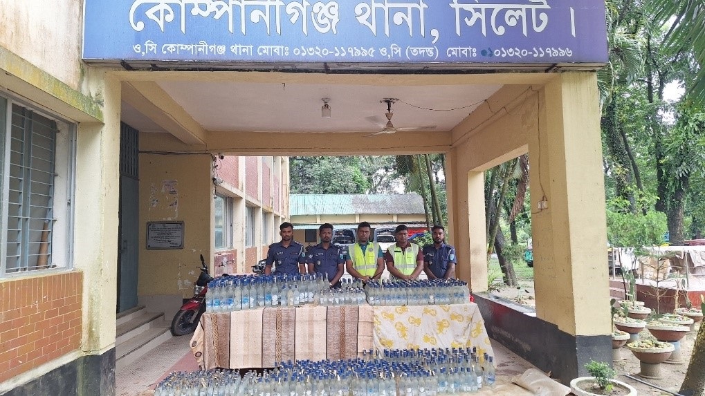 সিলেটে ১০ দিনে ৮২০ বোতল ভারতীয় মদ ও ৫৮৪ বস্তা চিনিসহ ১২ জন আটক