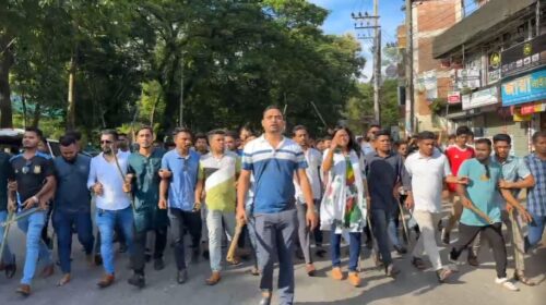 সিলেটে লাঠিসোঁটা হাতে ছাত্রলীগের মিছিল