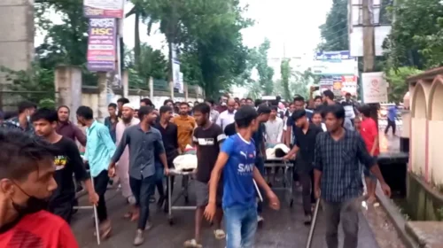 শেরপুরে গাড়িচাপায় নিহত-৩, লাশ নিয়ে আন্দোলনকারীদের মিছিল