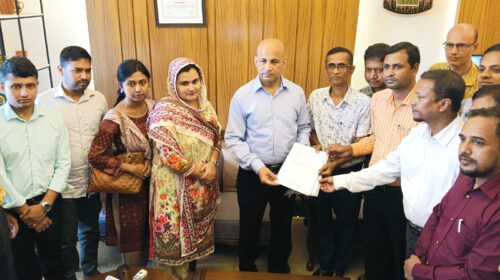 সিলেট বিভাগীয় কমিশনার কার্যালয়ের কর্মচারিবৃন্দের স্মারকলিপি প্রদান