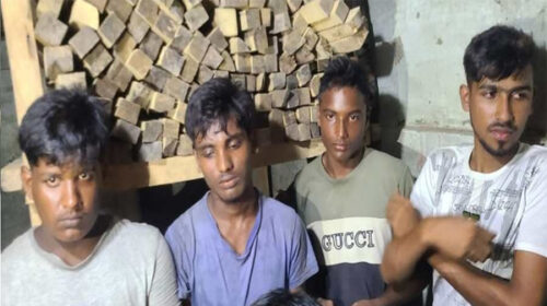 গোলাপগঞ্জে ৪ ছিনতাইকারীকে ধরলো জনতা