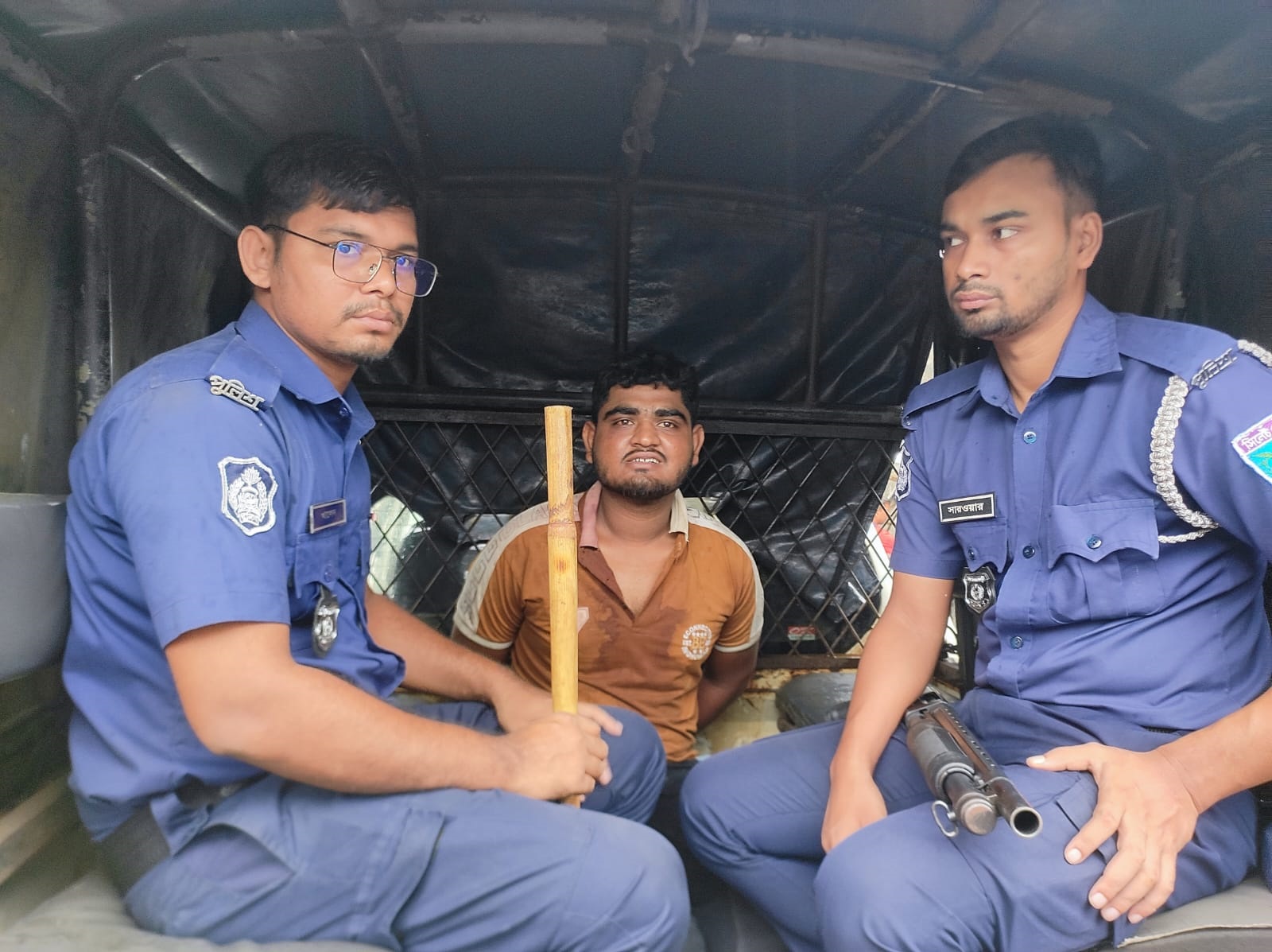সিলেটে ২ লাখ টাকা ডাকাতি, অস্ত্র ও মোটরসাইকেলসহ আটক-১