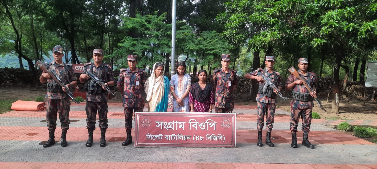 অবৈধভাবে ভারতে অনুপ্রবেশকালে ৩ বাংলাদেশী নারী আটক