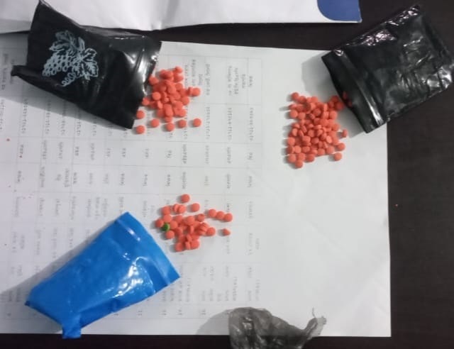 মইয়ারচর এলাকা থেকে ২৭০ পিস ইয়াবা ট্যাবলেট সহ আটক- ২