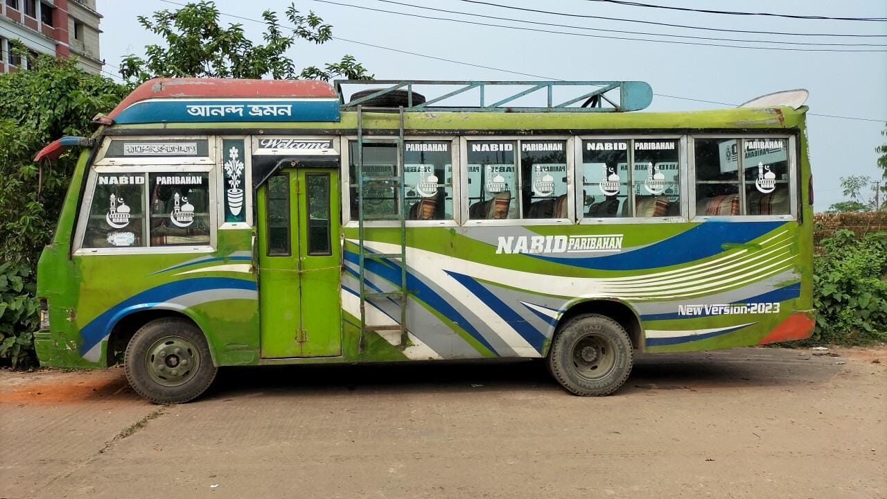 প্রায় ১১ লাখ টাকার ভারতীয় কাপড় সহ আটক-২