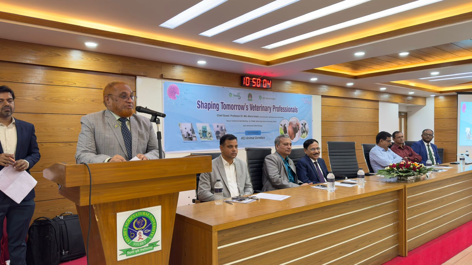 বিশ্ববিদ্যালয় সমূহে যুগোপযোগী ভেটেরিনারিয়ান তৈরী করতে হবে- সিকৃবি ভিসি