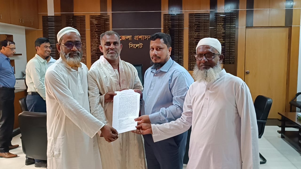 সিলেটে ৯ দফা দাবিতে বৈষম্য বিরোধী হকার ঐক্য পরিষদের স্মারকলিপি