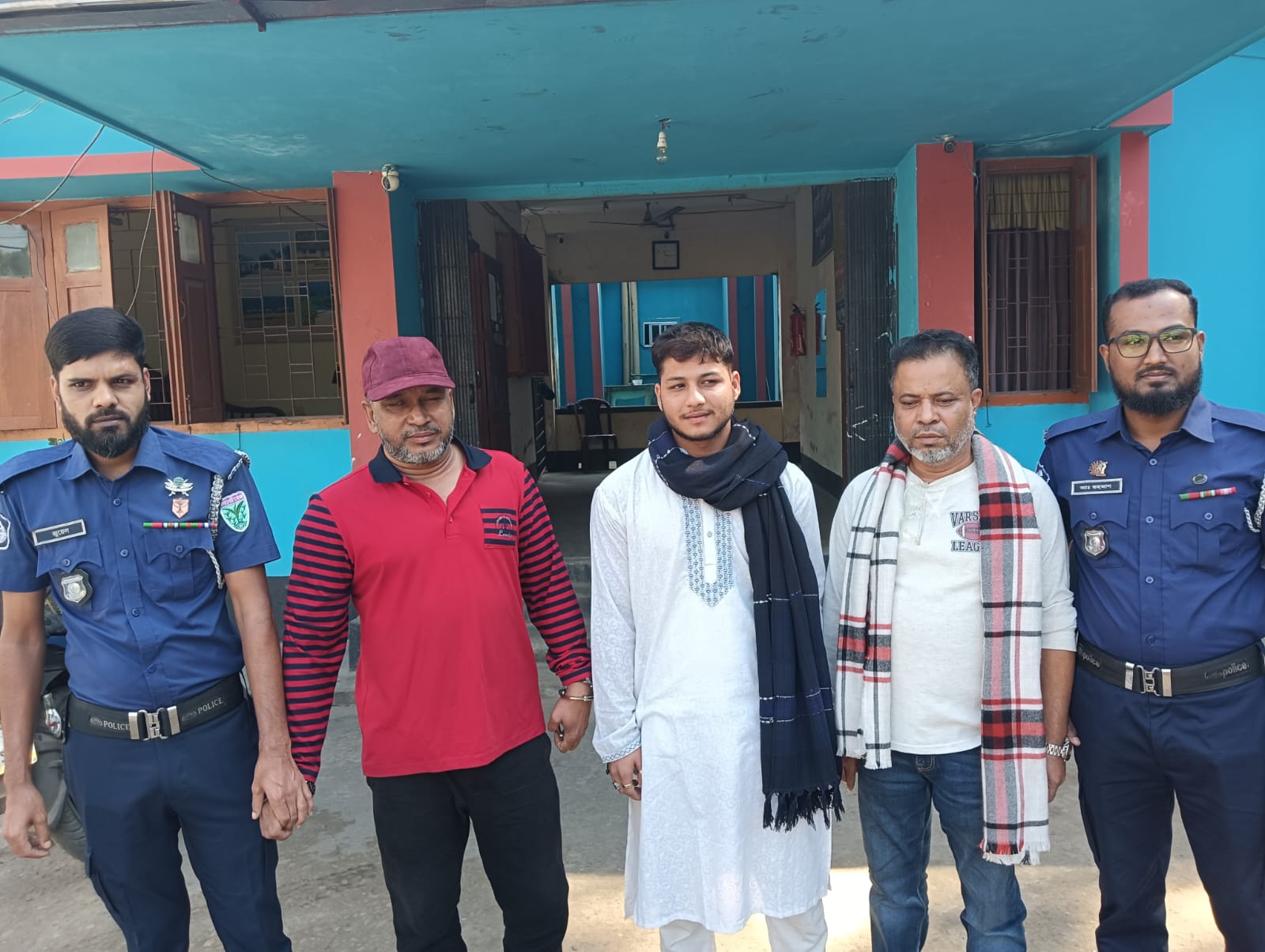 জৈন্তাপুরে বিদেশি মদ সহ ইউপি চেয়ারম্যান সহ আটক-৩