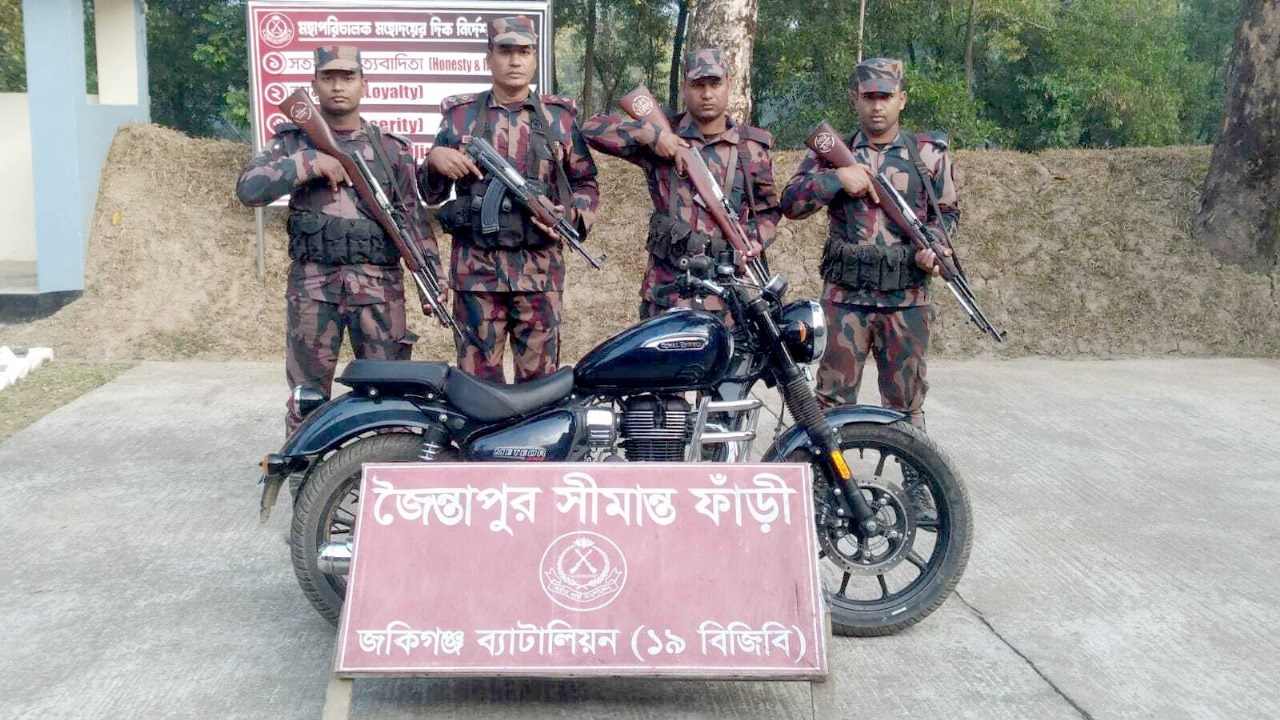 সিলেটে রয়েল এনফিল্ড সহ প্রায় কোটি টাকার চোরাই পণ্য জব্দ