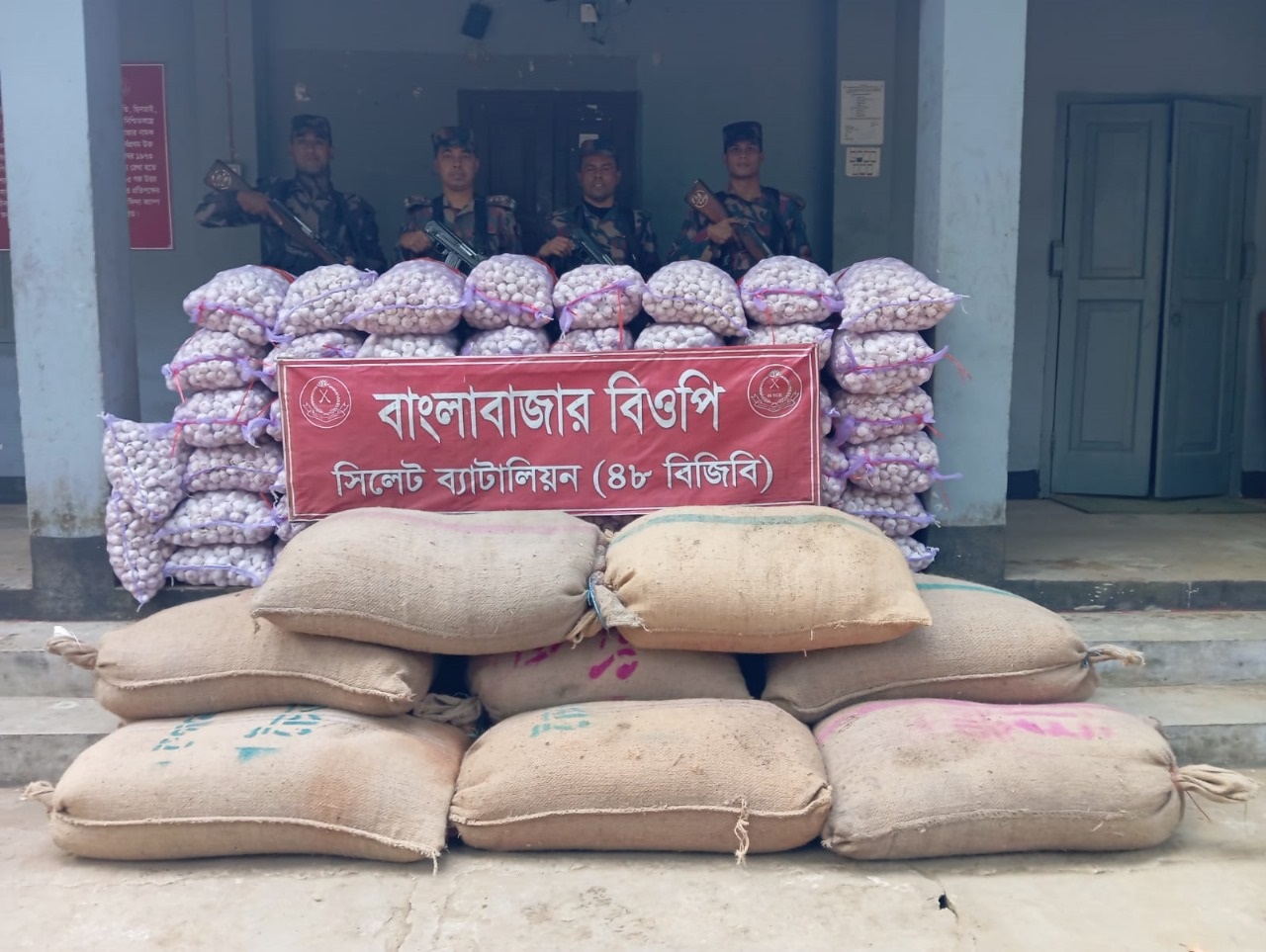 সিলেটে ১ কোটি ৩৫ লাখ টাকার চোরাচালানী মালামাল আটক