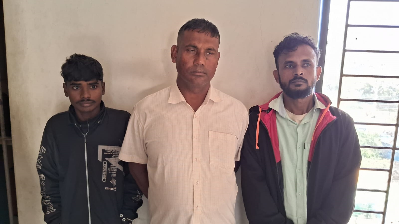 সিলেটে ৩০০ বস্তা ভারতীয় চিনি সহ আটক-৩