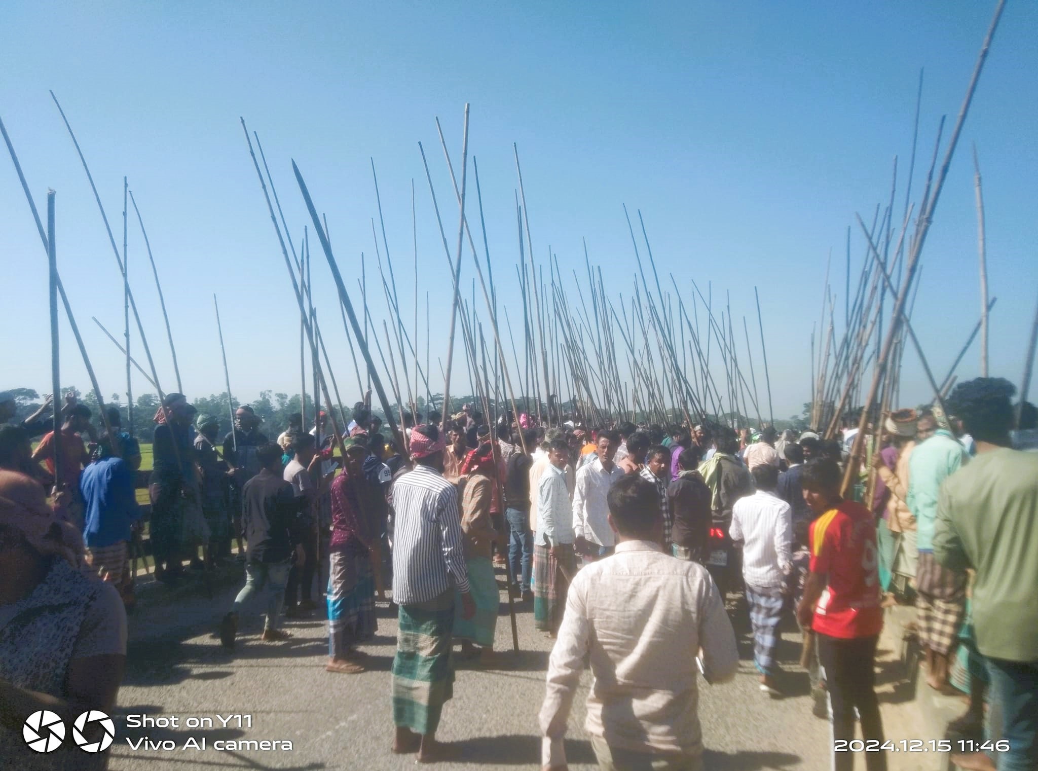 মোবাইল চার্জ দেওয়াকে কেন্দ্র করে রণক্ষেত্র কোম্পানীগঞ্জ