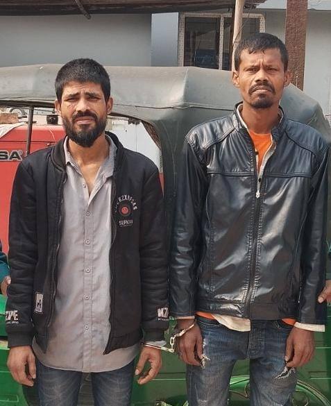 সিলেটে ছিনতাই করাকালে ২ টি সিএনজিসহ আটক- ৪