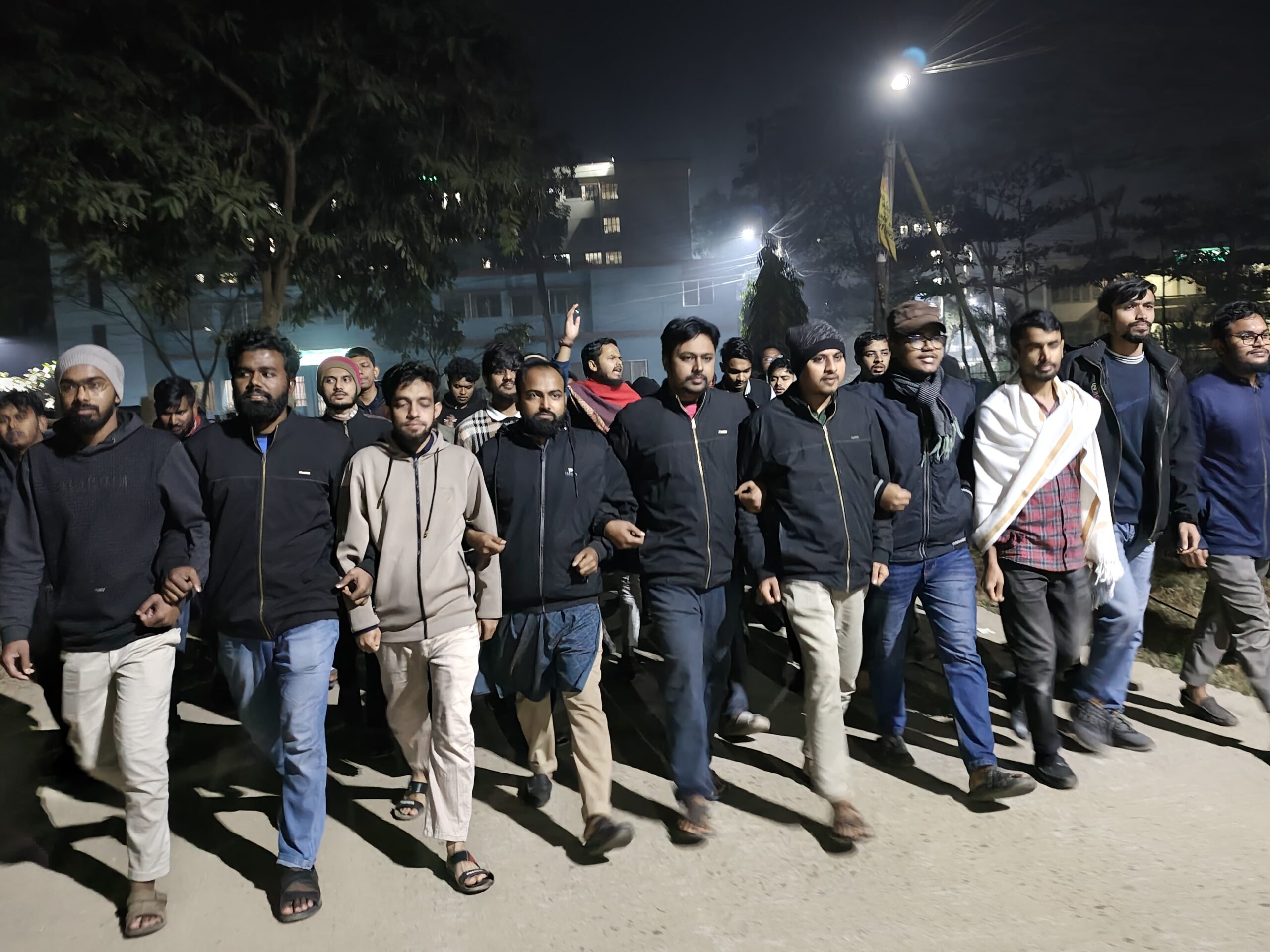 ভারতে বাংলাদেশী নাগরিককে হত্যার প্রতিবাদে সিকৃবিতে বিক্ষোভ