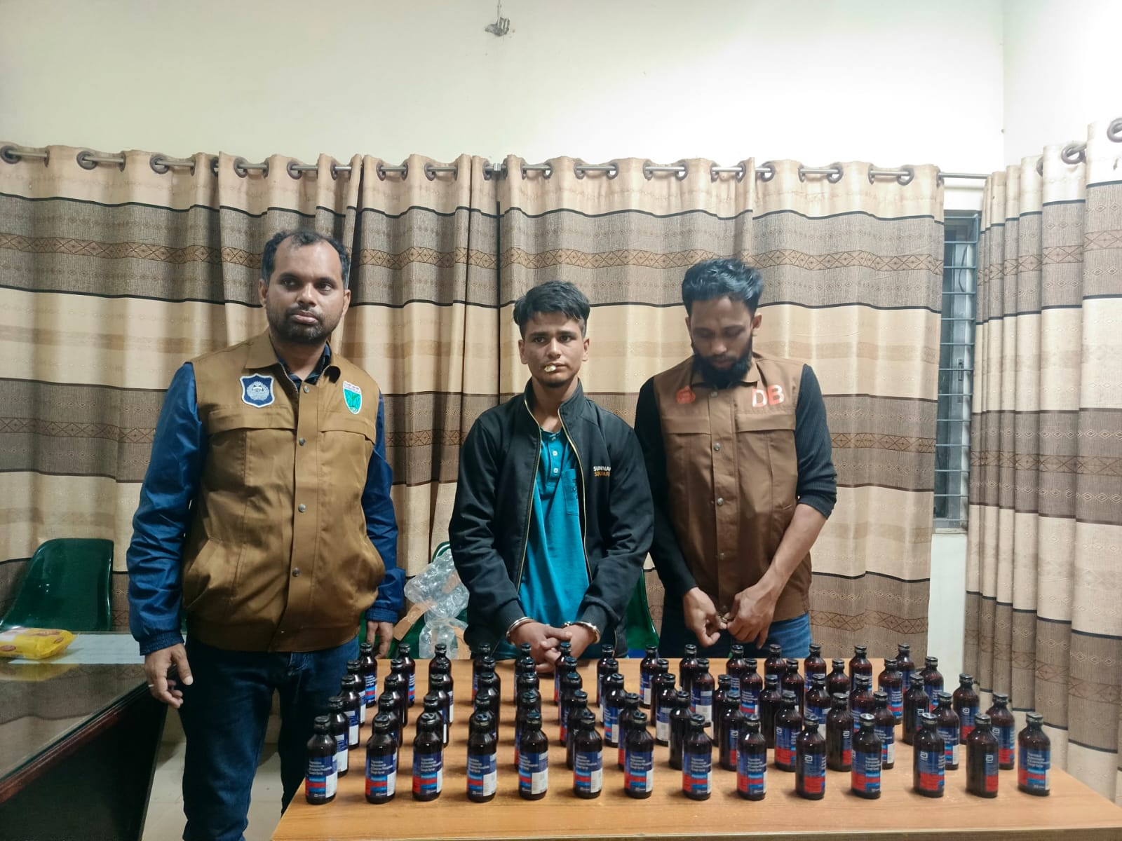 কোম্পানীগঞ্জে ডিবি পুলিশের অভিযানে ফেনসিডিলসহ যুবক আটক