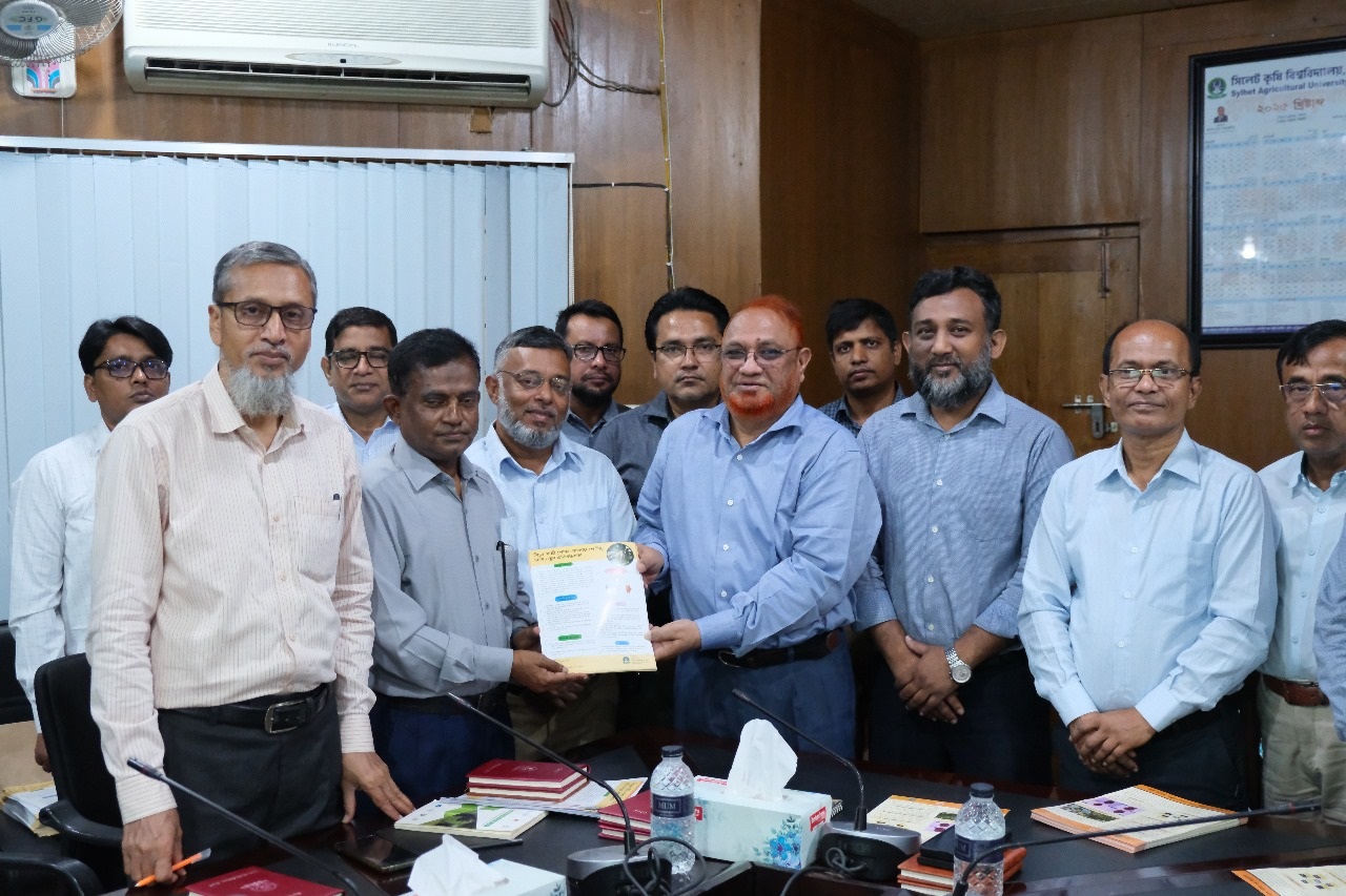 সিকৃবিতে লিচু ও লাউয়ের নতুন পোকার জাত সনাক্তকরণ