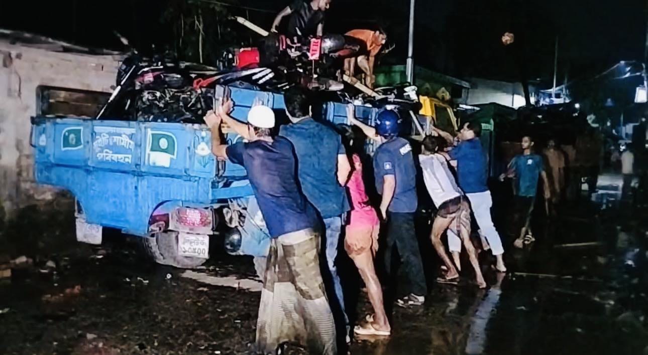 সিলেটে গাড়ি পার্কিং নিয়ে স্বেচ্ছাসেবকদল নেতাকর্মীদের পেটাল নিষিদ্ধ ছাত্রলীগ