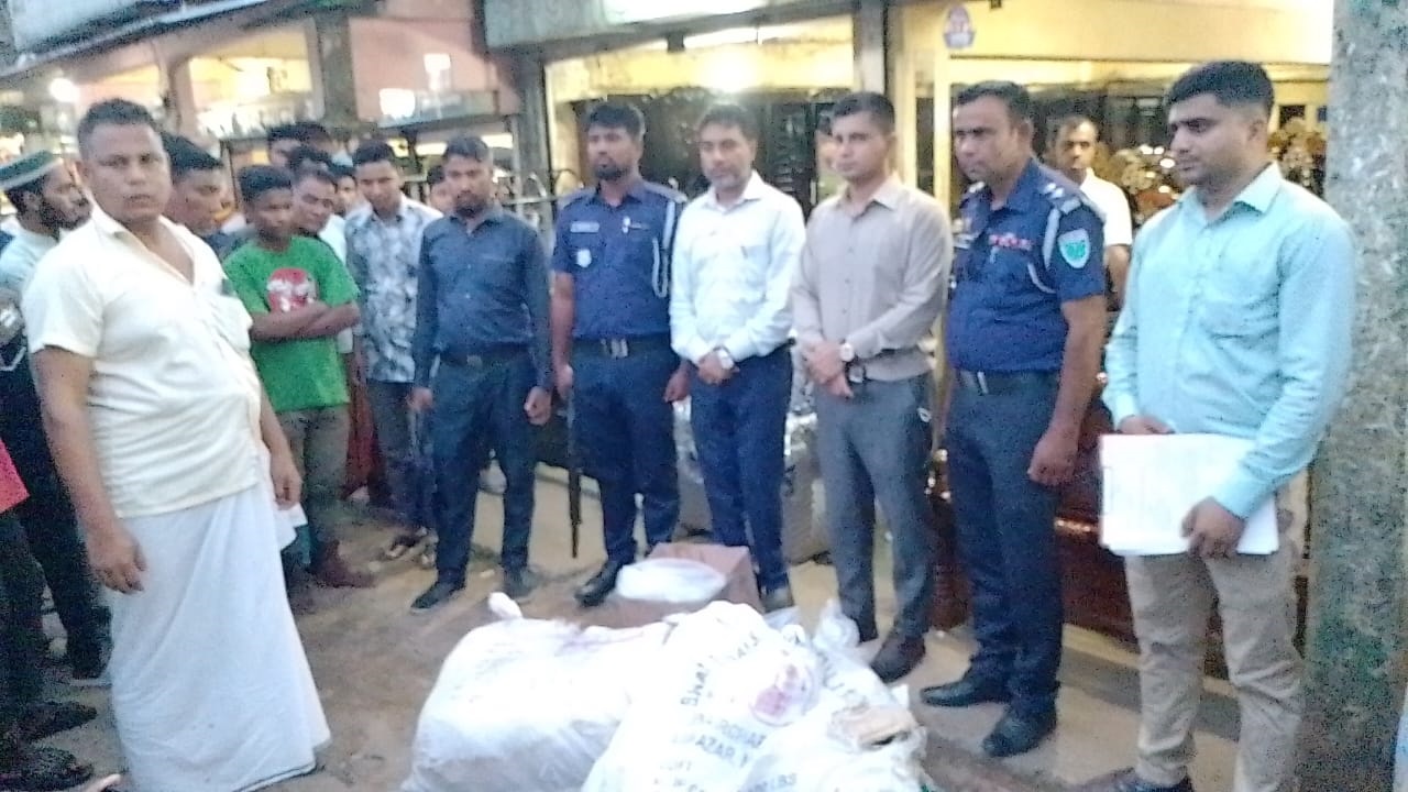 গোলাপগঞ্জে ৬৫ কেজি পলিথিন জব্দ ১৬ হাজার টাকা জরিমানা