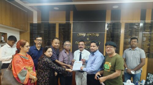 ধলাই সেতুতে অবৈধ বালু উত্তোলন বন্ধে ধরার স্মারকলিপি