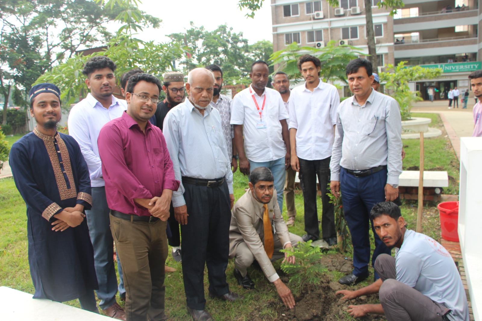 লিডিং ইউনিভার্সিটি ছায়া জাতিসংঘ সংস্থার উদ্যোগে বিশ্ববিদ্যালয় প্রাঙ্গণে বৃক্ষরোপণ