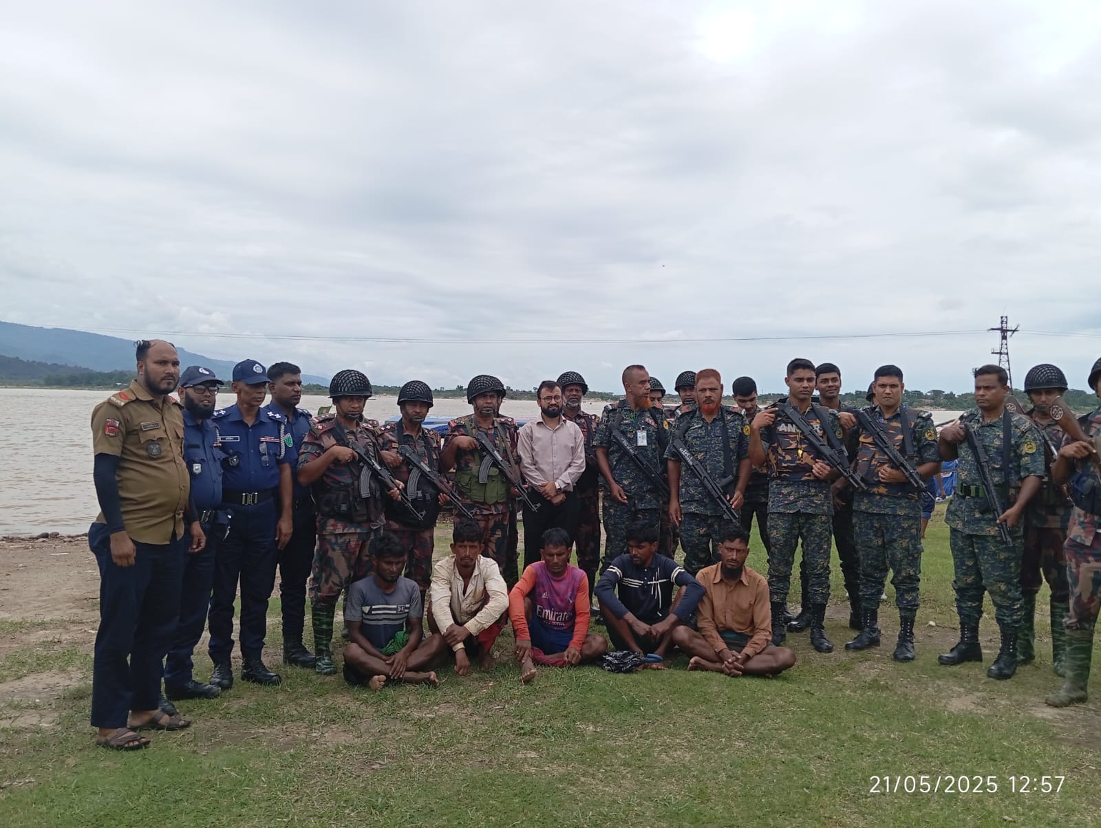 ভোলাগঞ্জ সাদাপাথর লুটপাটে টাস্কফোর্সের অভিযানে ৩ দিনে ২৪ জনের কারাদণ্ড, ১৮০ নৌকা ধ্বংস