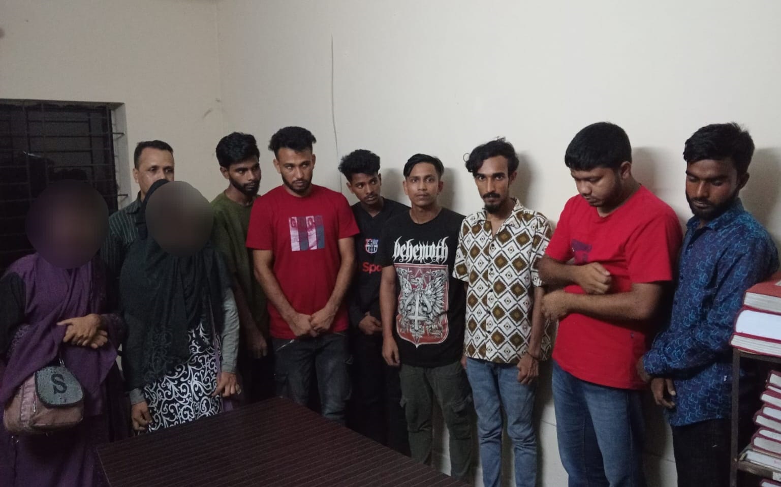 সিলেটে আবাসিক হোটেলে অনৈতিক কাজে জড়িত থাকার অভিযোগে আটক- ১০