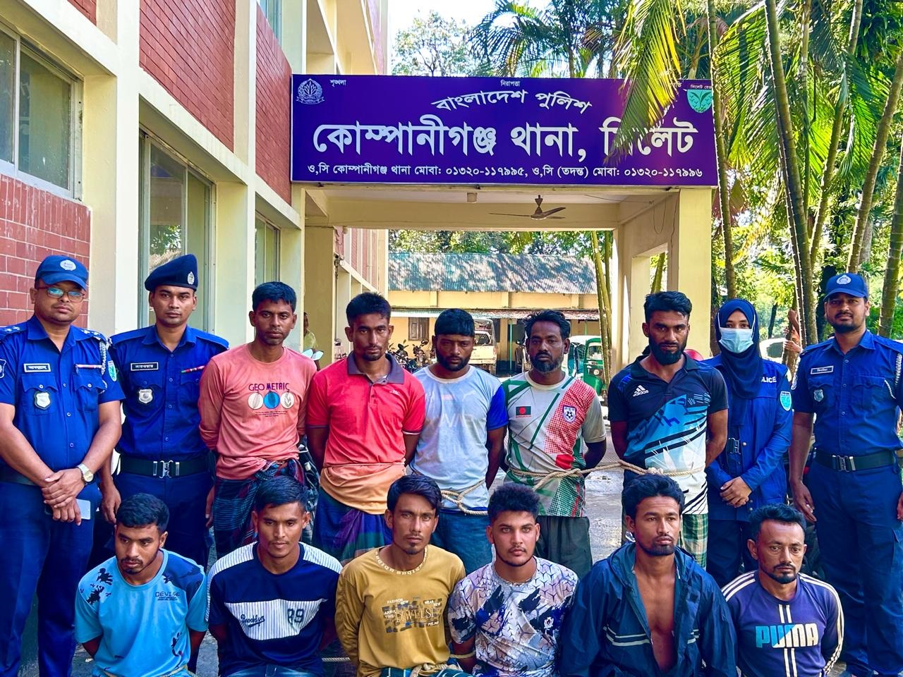 ধলাই সেতুর নিচ থেকে অবৈধভাবে বালু উত্তোলনের দায়ে ১১ জনের জেল ও ৮ নৌকা জব্দ